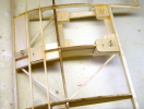 支柱の受部と張線用ガイド